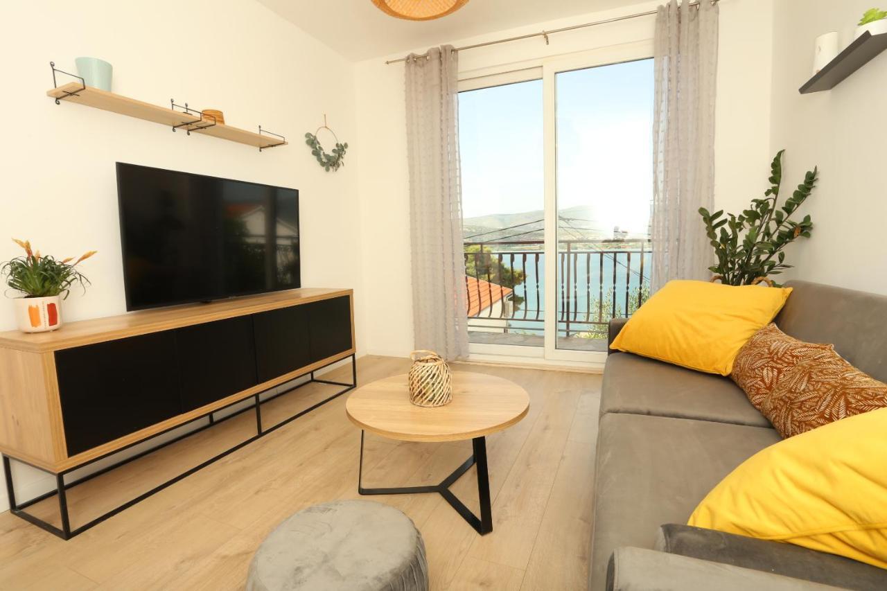 Apartman Luce Lägenhet Trogir Exteriör bild